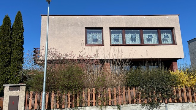 Slunný, bezbariérový RD, 2 bytové jednotky a zahrada. Anežky Malé, Hradec Králové - Třebeš