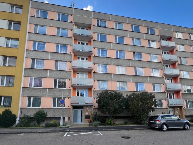 Prodej bytu po částečné rekonstrukci 3+1 s lodžií, ulice Na Břehách, Hradec Králové - Třebeš